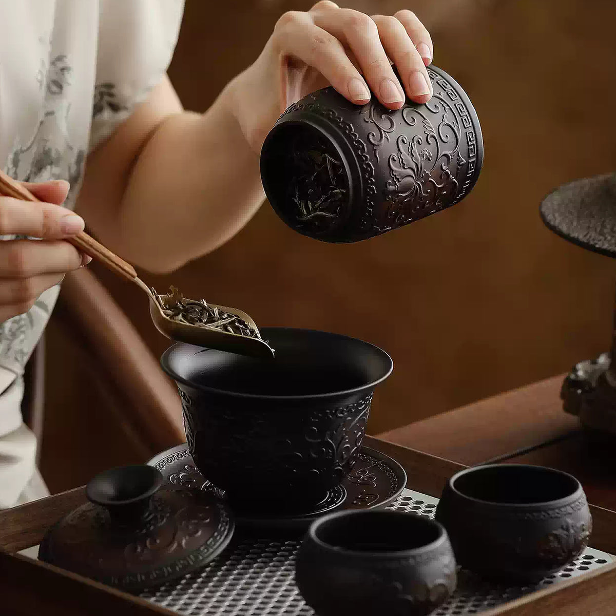 Scrolling Lotus | Handcrafted Zitao Tea Canister
